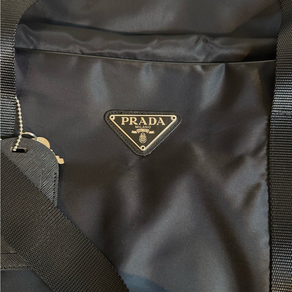 Authentic Prada black saffiano leather and nylon large duffel bag - Picture 6 of 17